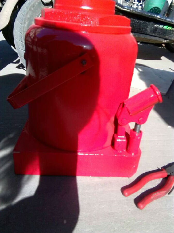 油壓千斤頂側面